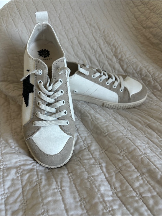Yellow Box Shoes - Yellow Box Dillan White & Taupe Women's Low-Top Sneakers with Black Star